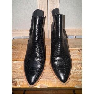 Chic Black Textured Women's Heeled Boots